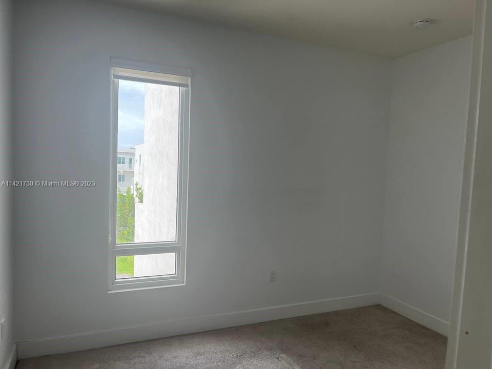 Recently Rented: $3,400 (3 beds, 2 baths, 1689 Square Feet)