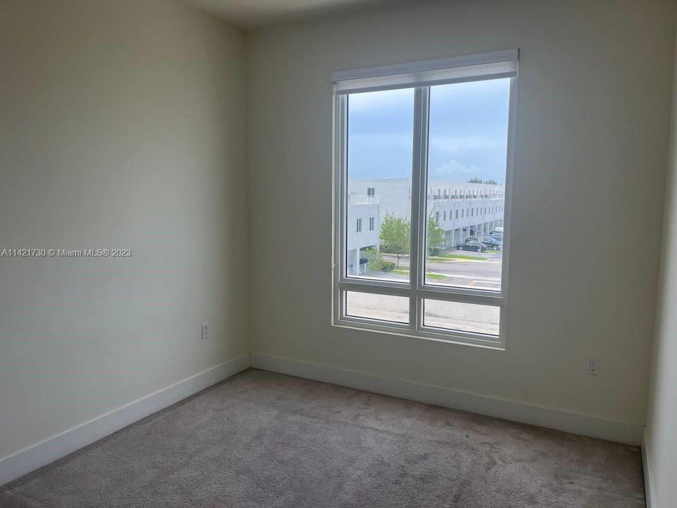 Recently Rented: $3,400 (3 beds, 2 baths, 1689 Square Feet)