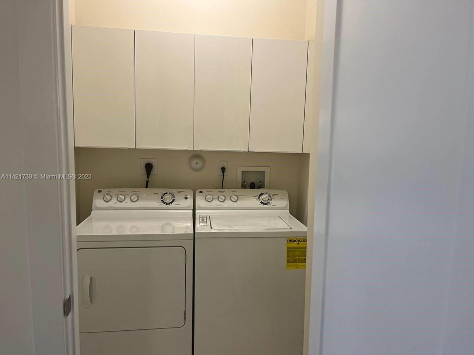 Recently Rented: $3,400 (3 beds, 2 baths, 1689 Square Feet)