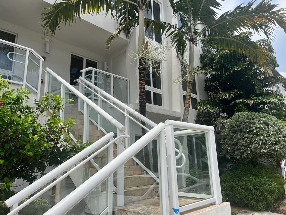 Recently Rented: $3,400 (3 beds, 2 baths, 1689 Square Feet)