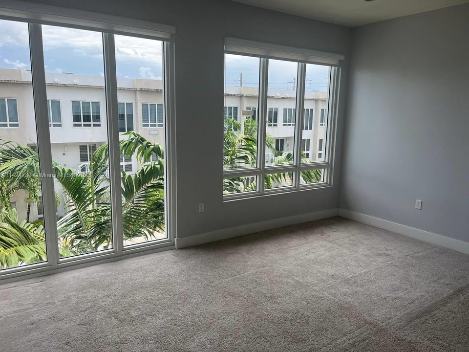 Recently Rented: $3,400 (3 beds, 2 baths, 1689 Square Feet)