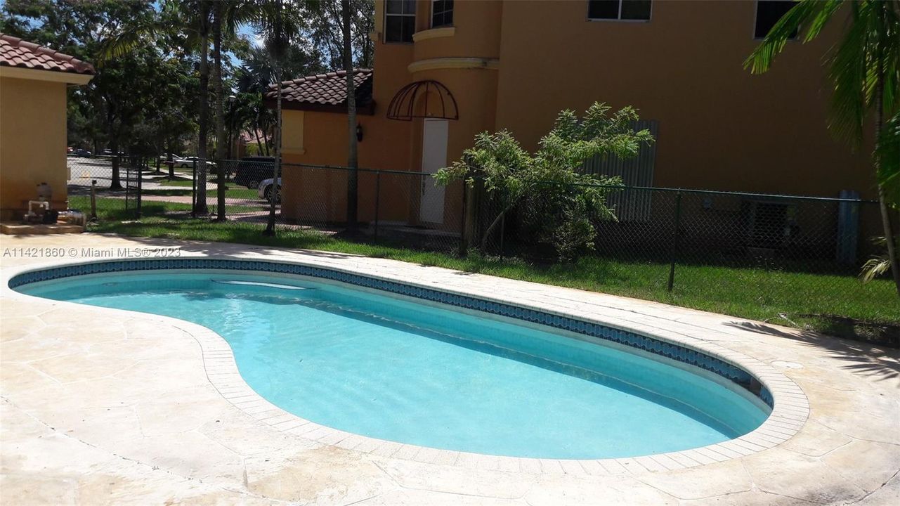 Recientemente alquilado: $3,900 (4 camas, 3 baños, 2975 Pies cuadrados)