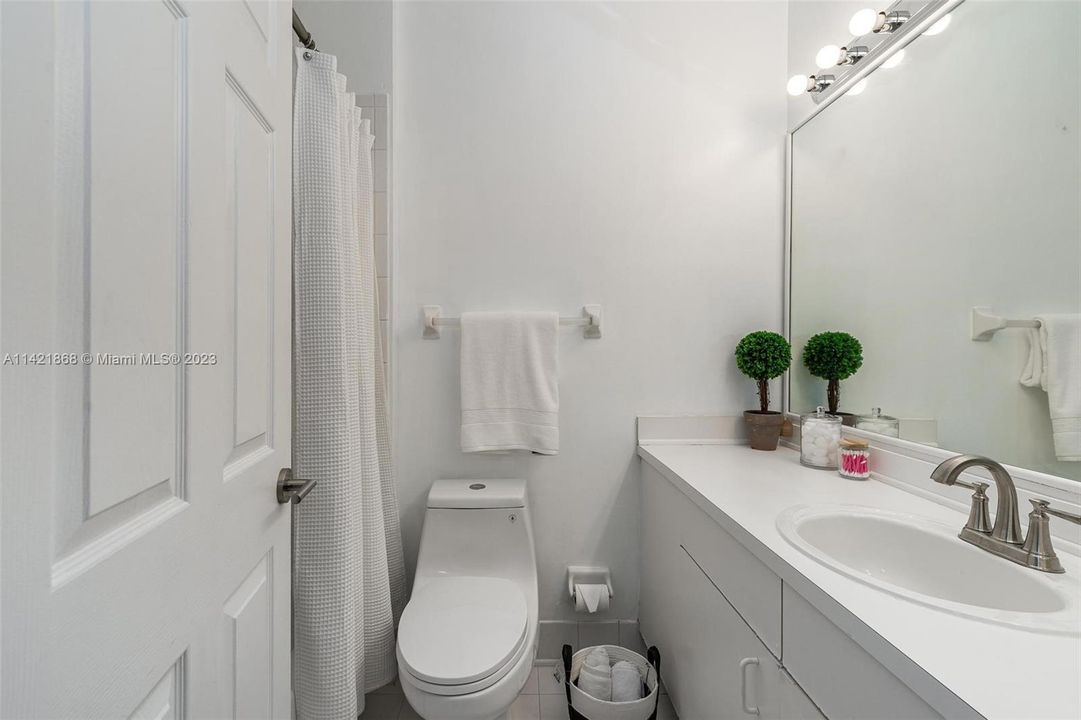 最近租的: $3,400 (3 贝兹, 2 浴室, 1681 平方英尺)