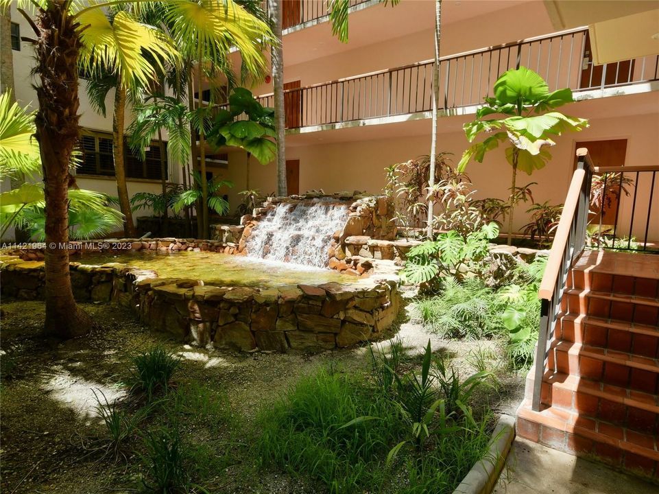 Recently Sold: $975,000 (2 beds, 2 baths, 1450 Square Feet)