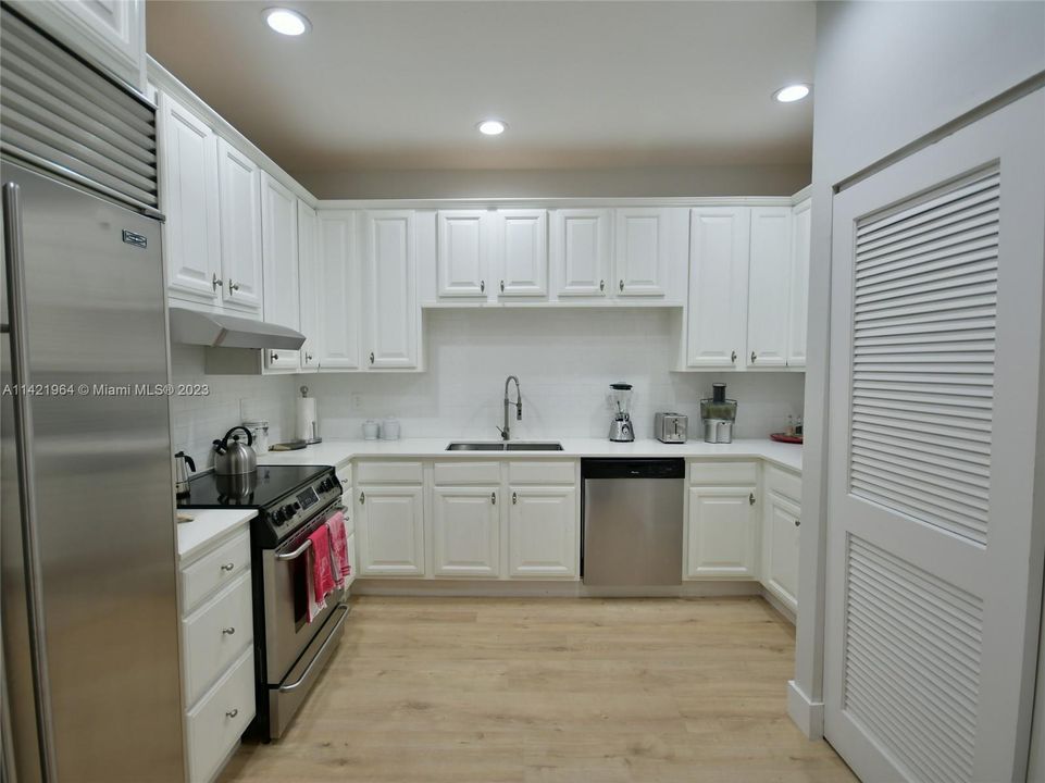 Recently Sold: $975,000 (2 beds, 2 baths, 1450 Square Feet)