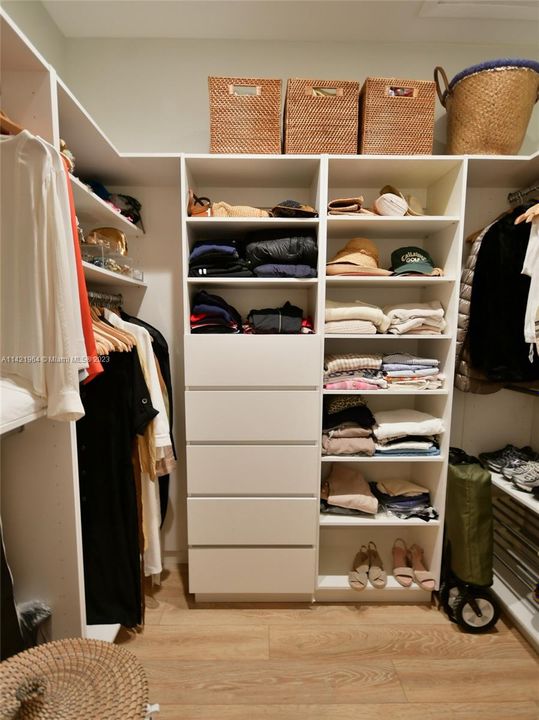 Walking Closet