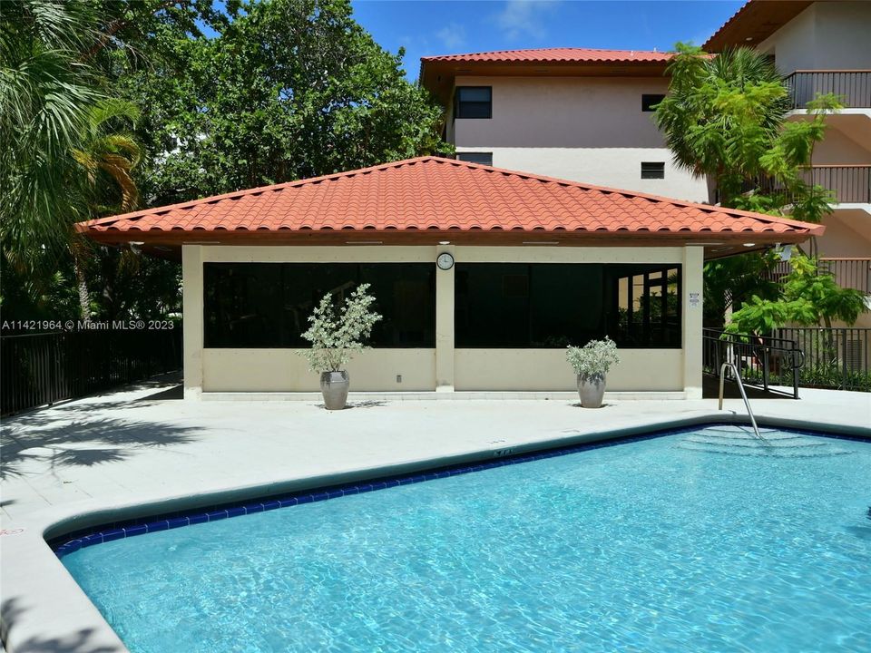 Recently Sold: $975,000 (2 beds, 2 baths, 1450 Square Feet)