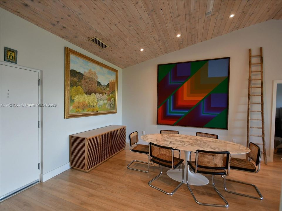 Recently Sold: $975,000 (2 beds, 2 baths, 1450 Square Feet)