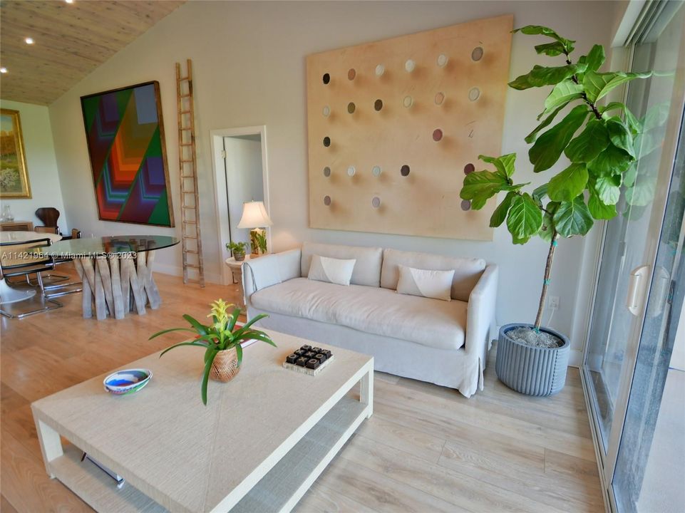 Recently Sold: $975,000 (2 beds, 2 baths, 1450 Square Feet)