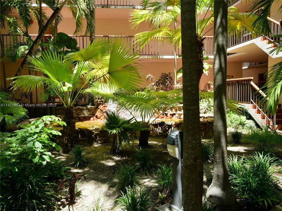 Recently Sold: $975,000 (2 beds, 2 baths, 1450 Square Feet)