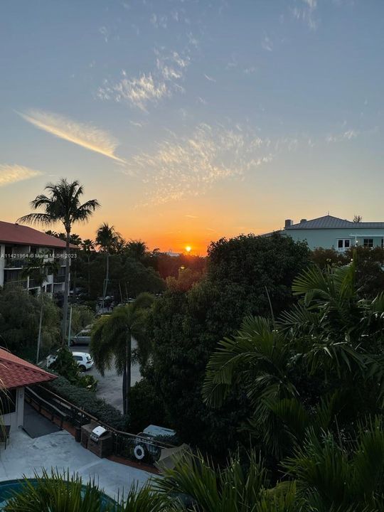 Recently Sold: $975,000 (2 beds, 2 baths, 1450 Square Feet)