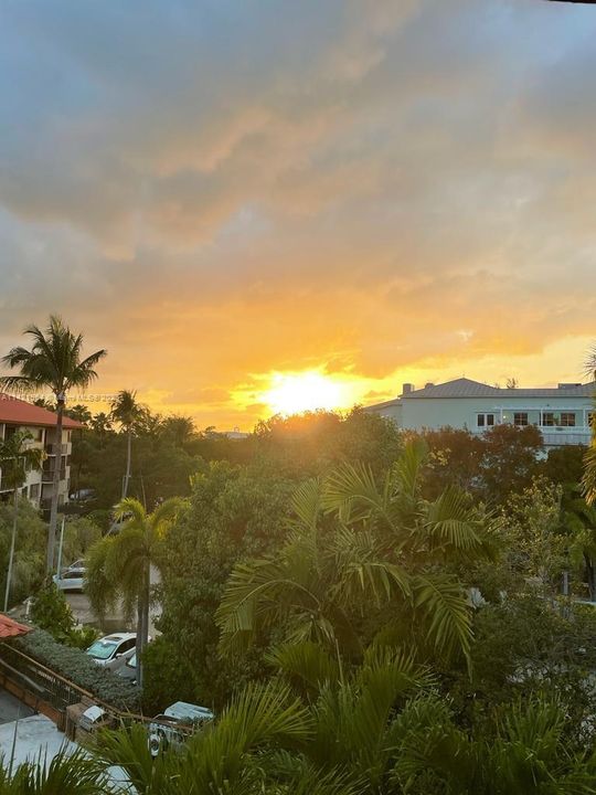 Recently Sold: $975,000 (2 beds, 2 baths, 1450 Square Feet)