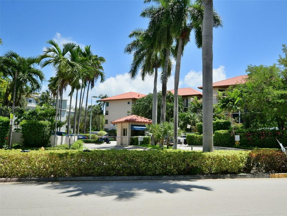 Recently Sold: $975,000 (2 beds, 2 baths, 1450 Square Feet)