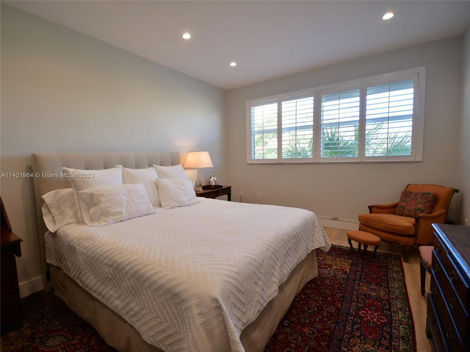 Recently Sold: $975,000 (2 beds, 2 baths, 1450 Square Feet)