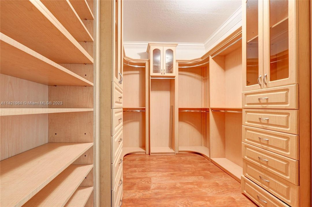 Recientemente alquilado: $6,500 (4 camas, 4 baños, 3614 Pies cuadrados)