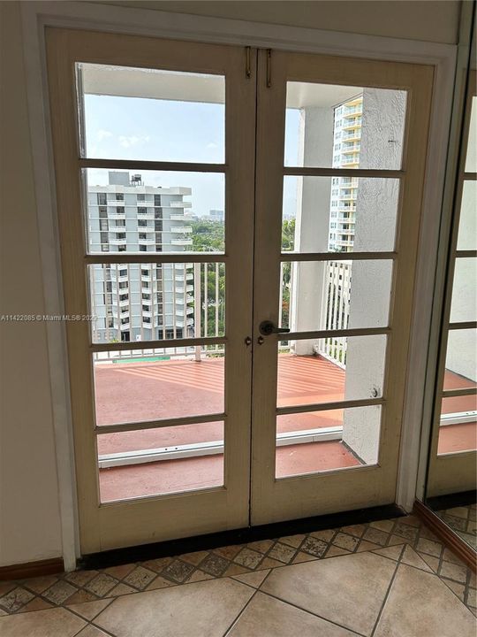 Recently Sold: $740,000 (3 beds, 2 baths, 1435 Square Feet)