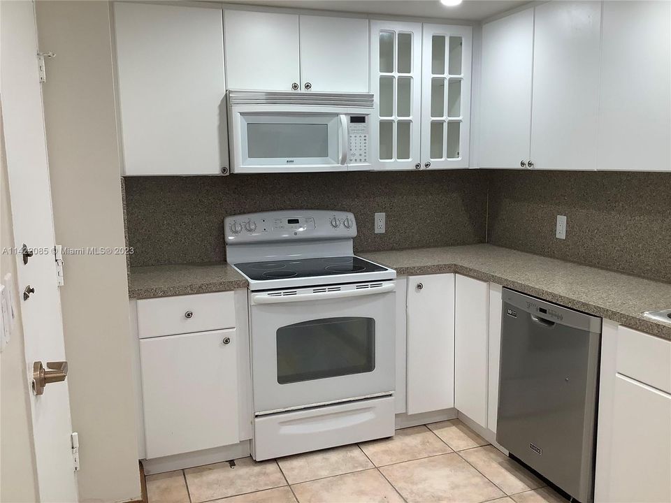 Recently Sold: $740,000 (3 beds, 2 baths, 1435 Square Feet)