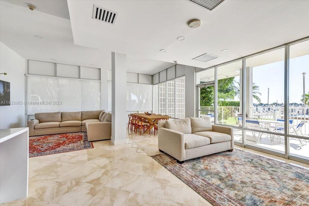 Recently Sold: $740,000 (3 beds, 2 baths, 1435 Square Feet)