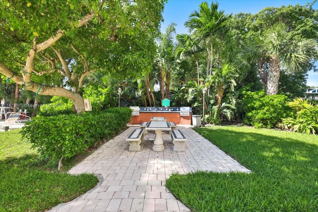 Recently Sold: $740,000 (3 beds, 2 baths, 1435 Square Feet)