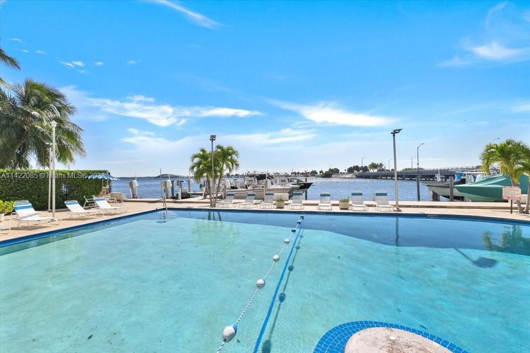 Recently Sold: $740,000 (3 beds, 2 baths, 1435 Square Feet)