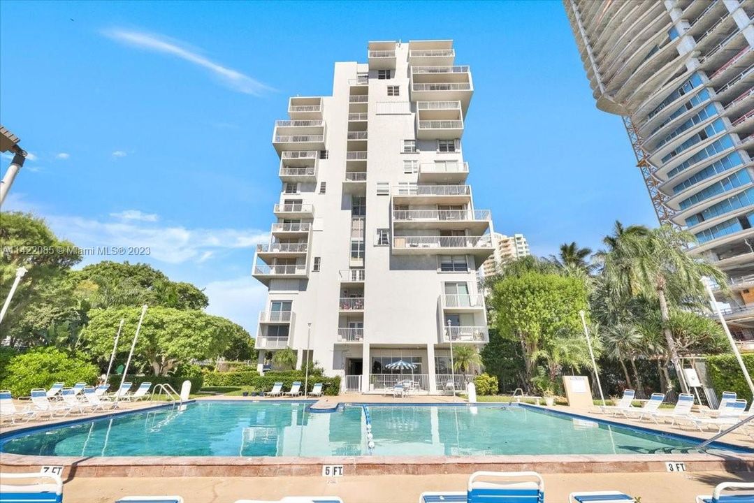 Recently Sold: $740,000 (3 beds, 2 baths, 1435 Square Feet)