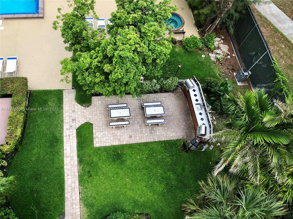 Recently Sold: $740,000 (3 beds, 2 baths, 1435 Square Feet)