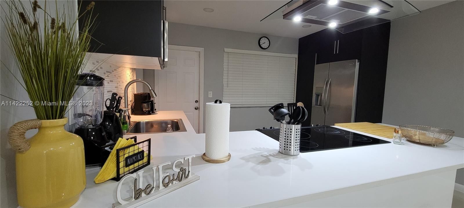 Recently Rented: $3,300 (3 beds, 2 baths, 1400 Square Feet)