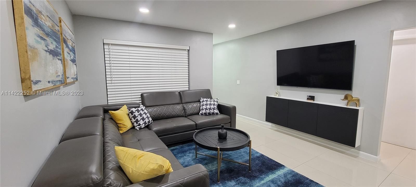 Recently Rented: $3,300 (3 beds, 2 baths, 1400 Square Feet)