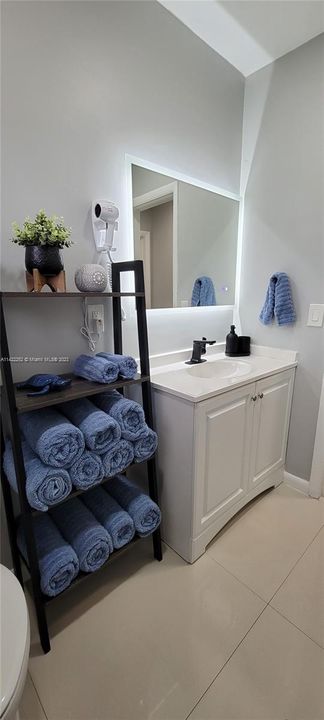 Recently Rented: $3,300 (3 beds, 2 baths, 1400 Square Feet)