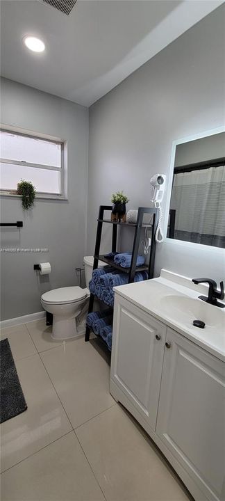 Recently Rented: $3,300 (3 beds, 2 baths, 1400 Square Feet)