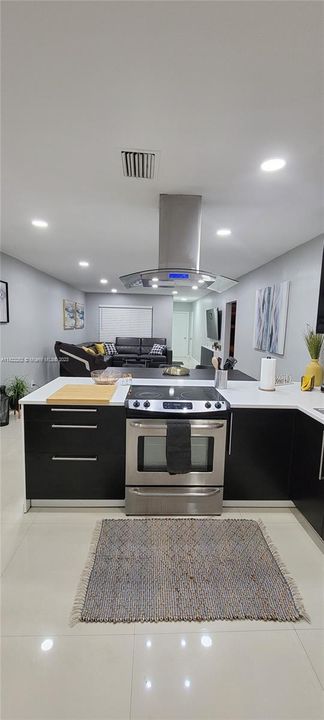 Recently Rented: $3,300 (3 beds, 2 baths, 1400 Square Feet)