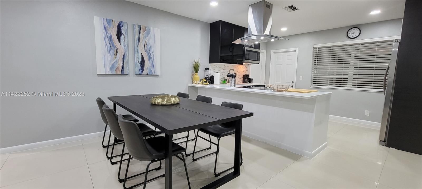 Recently Rented: $3,300 (3 beds, 2 baths, 1400 Square Feet)