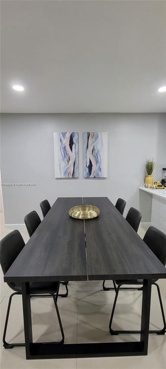 Recently Rented: $3,300 (3 beds, 2 baths, 1400 Square Feet)