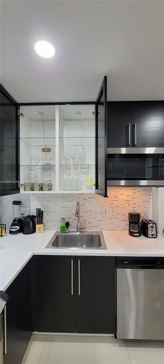 Recently Rented: $3,300 (3 beds, 2 baths, 1400 Square Feet)