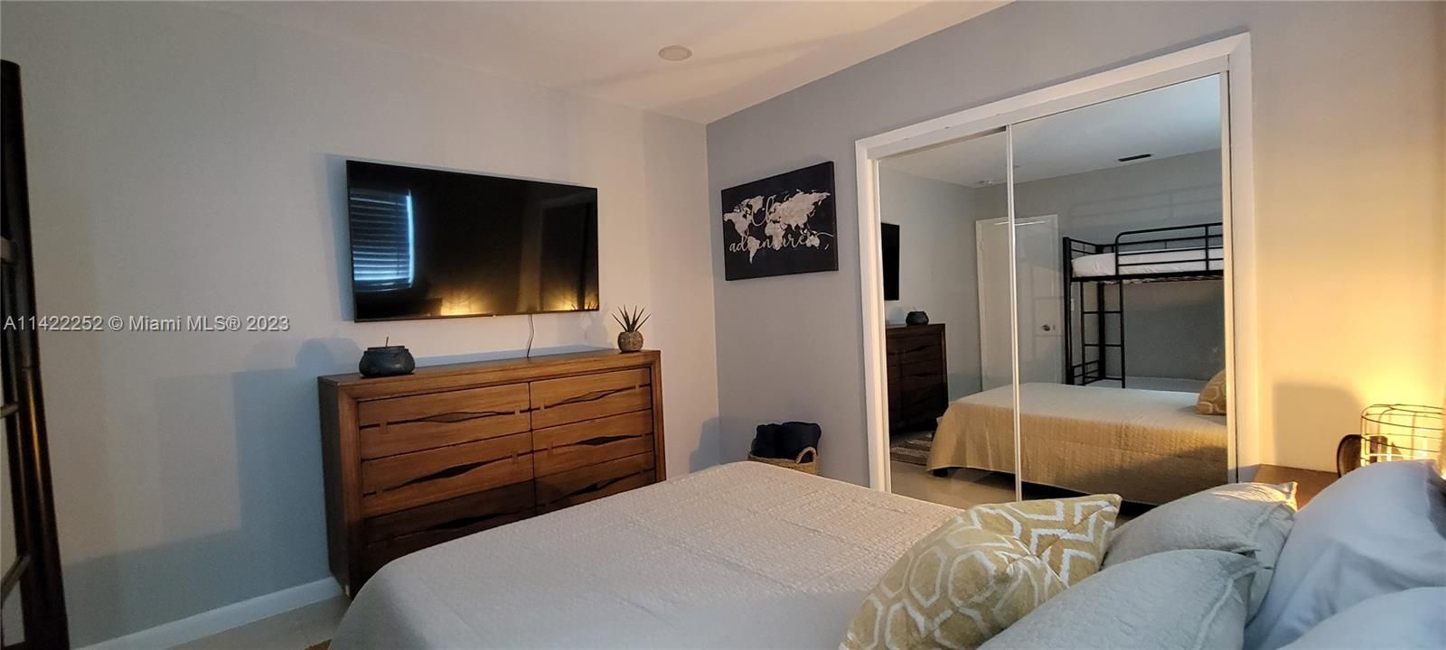 Recently Rented: $3,300 (3 beds, 2 baths, 1400 Square Feet)