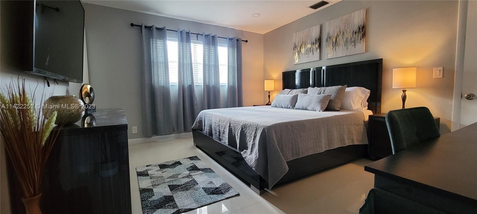 Recently Rented: $3,300 (3 beds, 2 baths, 1400 Square Feet)