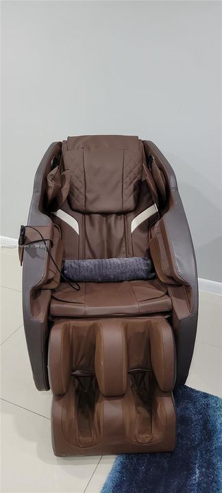 Recently Rented: $3,300 (3 beds, 2 baths, 1400 Square Feet)