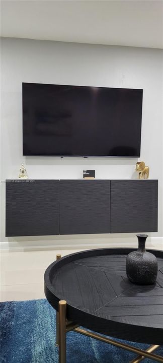 Recently Rented: $3,300 (3 beds, 2 baths, 1400 Square Feet)