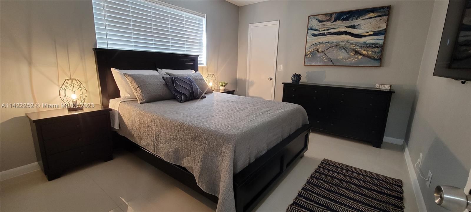 Recently Rented: $3,300 (3 beds, 2 baths, 1400 Square Feet)