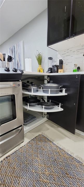 Recently Rented: $3,300 (3 beds, 2 baths, 1400 Square Feet)