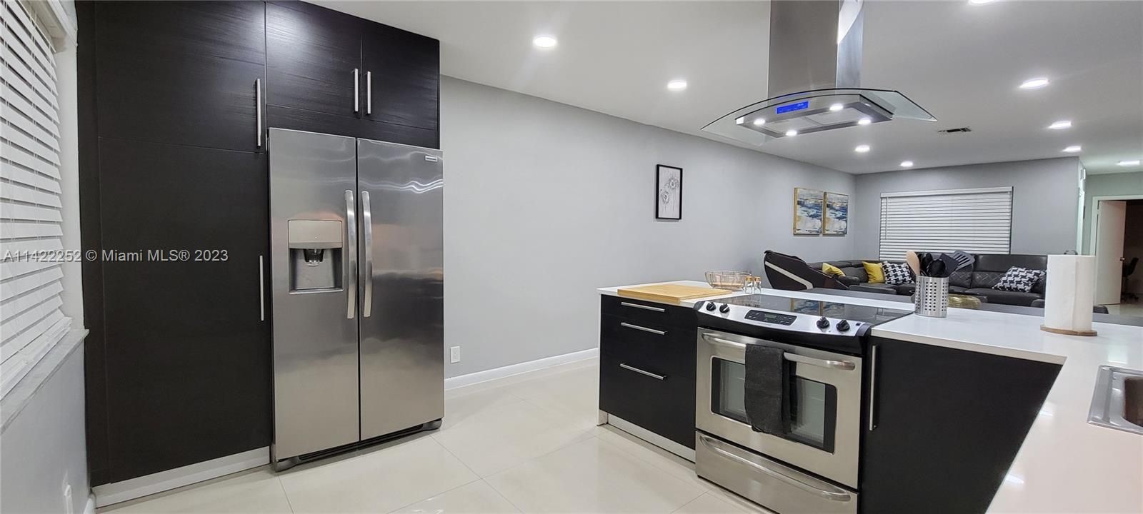 Recently Rented: $3,300 (3 beds, 2 baths, 1400 Square Feet)