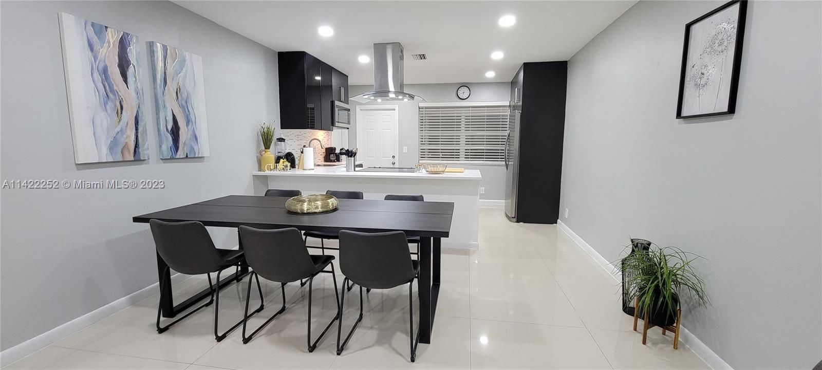 Recently Rented: $3,300 (3 beds, 2 baths, 1400 Square Feet)