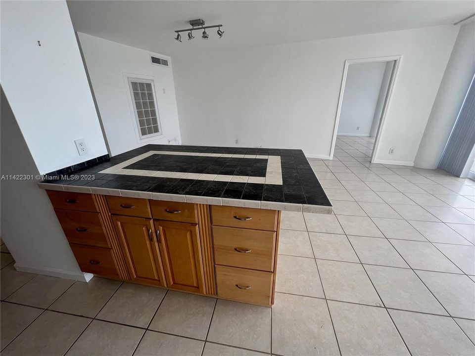 Recently Sold: $498,000 (1 beds, 1 baths, 1145 Square Feet)