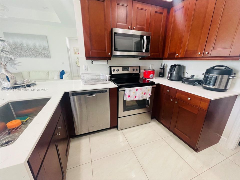 Recently Sold: $470,000 (4 beds, 2 baths, 1331 Square Feet)
