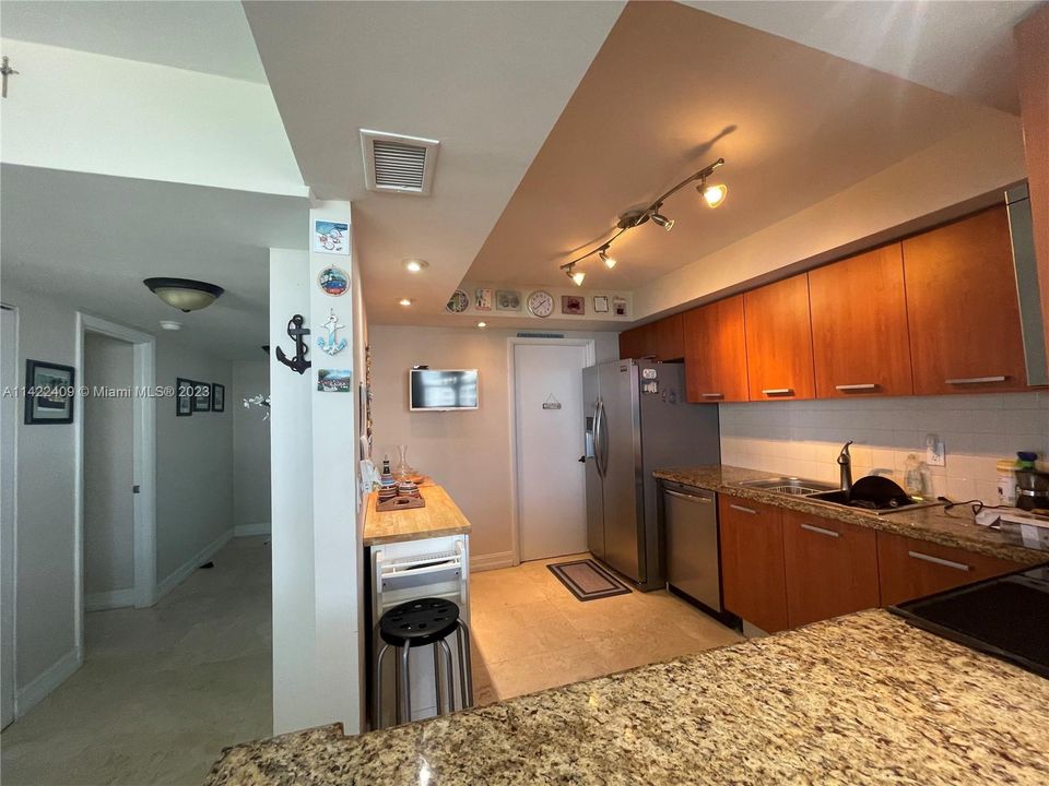 Recently Rented: $5,000 (2 beds, 2 baths, 1173 Square Feet)