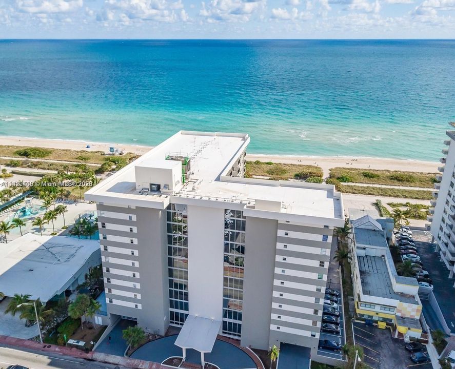 The Manatee Condominium walking distance to everything!