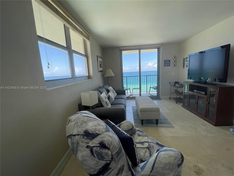 Recently Rented: $5,000 (2 beds, 2 baths, 1173 Square Feet)