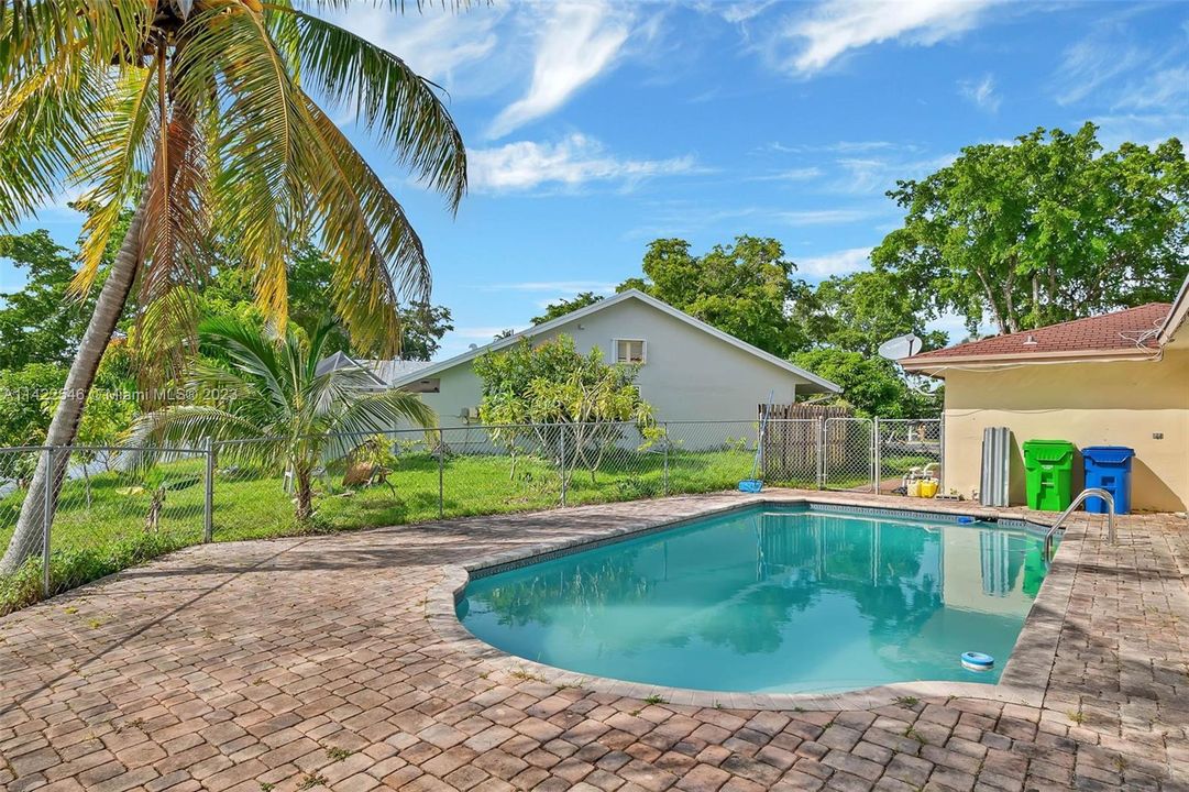 Recently Sold: $470,000 (4 beds, 3 baths, 2810 Square Feet)