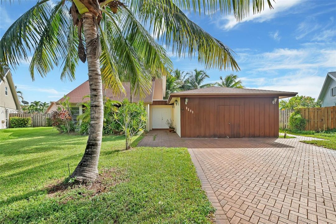 Recently Sold: $470,000 (4 beds, 3 baths, 2810 Square Feet)