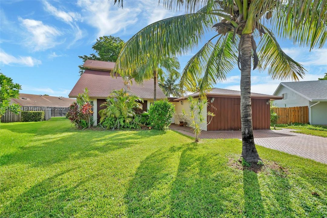 Recently Sold: $470,000 (4 beds, 3 baths, 2810 Square Feet)